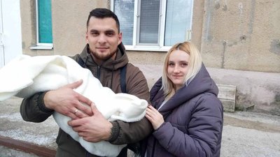 Назавжди 26. У Миколаєві провели в останню путь військовослужбовця Євгена Олексенка Назавжди 26. У Миколаєві провели в останню путь військовослужбовця Євгена Олексенка