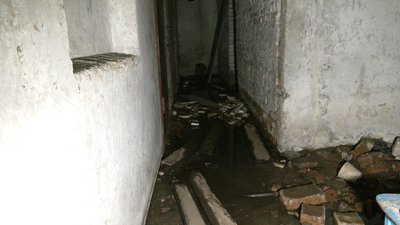 Затоплені підвали та потріскані стіни: мешканці п'ятиповерхівки у Черкасах вимагають ремонту Затоплені підвали та потріскані стіни: мешканці п'ятиповерхівки у Черкасах вимагають ремонту