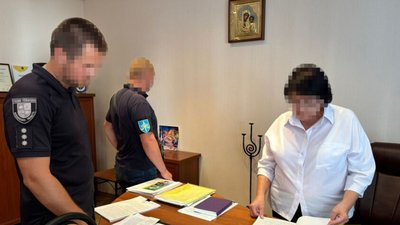 Директорку вінницької обласної бібліотеки звільнили через підозру у корупції