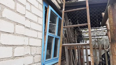 у Запоріжжі ліквідовують наслідки російського обстрілу у Запоріжжі ліквідовують наслідки російського обстрілу