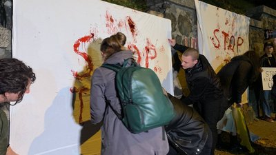 Під посольством Ірану у Києві відбувся протест через обстріли України Під посольством Ірану у Києві відбувся протест через обстріли України