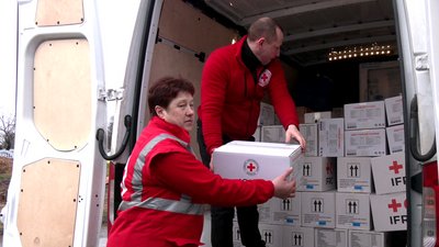 Техніка, засоби гігієни та продукти: на Рівненщині переселенці отримали допомогу від Червоного Хреста