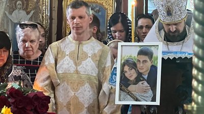 "Дуже тяжко, це велика втрата": у Кривому Розі поховали трьох загиблих від атаки РФ "Дуже тяжко, це велика втрата": у Кривому Розі поховали трьох загиблих від атаки РФ