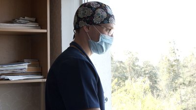 Оперував у підвалах Маріуполя: лікар, який переїхав у Черкаси, поділився спогадами