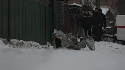 Обстріл Київщини: у Княжичах на подвір’я впали дрон та уламки ракети Обстріл Київщини: у Княжичах на подвір’я впали дрон та уламки ракети