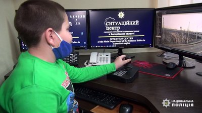 Запорізькі поліціянти втілили перед Новим роком мрії хлопців із багатодітних родин Запорізькі поліціянти втілили перед Новим роком мрії хлопців із багатодітних родин