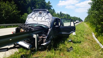 ДТП на Житомирщині: водій автівки наїхав на колесовідбійник і загинув на місці