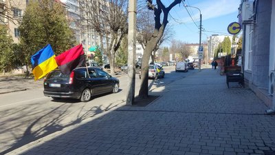 Автопробіг на підтримку військовополонених у Франківську Автопробіг на підтримку військовополонених у Франківську