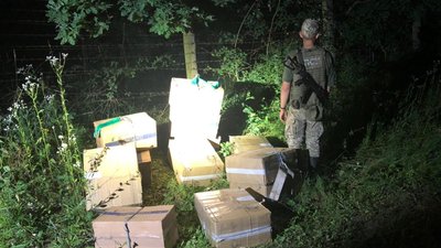 12 ящиків сигарет виявили закарпатські прикордонники поблизу кордону з Угорщиною