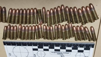 Канабіс та пів сотні набоїв: вінничанина підозрюють в зберіганні наркотиків та боєприпасів Канабіс та пів сотні набоїв: вінничанина підозрюють в зберіганні наркотиків та боєприпасів
