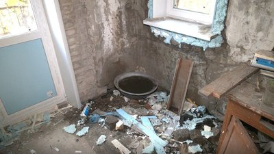 "Зверталася двічі до мерії – приїжджають, латають і все". У Дніпрі понад 10 років тече дах в багатоквартирному будинку "Зверталася двічі до мерії – приїжджають, латають і все". У Дніпрі понад 10 років тече дах в багатоквартирному будинку