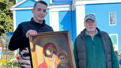 На дзвіниці храму на Волині знайшли процесійний хрест ХІХ та образ Казанської ікони Божої Матері ХХ століть На дзвіниці храму на Волині знайшли процесійний хрест ХІХ та образ Казанської ікони Божої Матері ХХ століть
