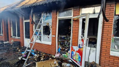 Пожежа на території ринку: в Малині на Житомирщині горіла будівля з продовольчими товарами Пожежа на території ринку: в Малині на Житомирщині горіла будівля з продовольчими товарами