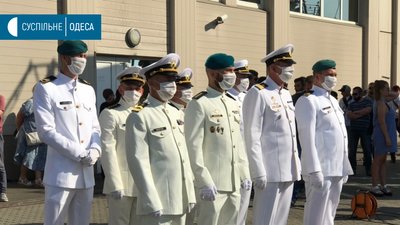 День ВМСУ: Зеленський нагородив посмертно викладачку коледжа економіки та рятувальника