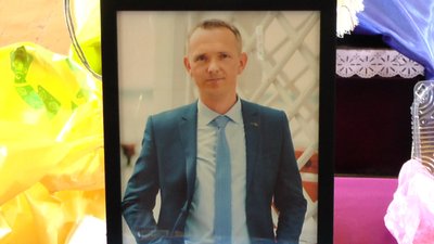 У Миколаєві перепоховали тіло Героя України підполковника Геннадія Матуляка У Миколаєві перепоховали тіло Героя України підполковника Геннадія Матуляка