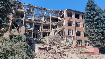 Окупанти РФ обстріляли житлово-комунальний коледж у Харкові — фото наслідків
