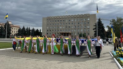 Урочиста хода з прапорами в Ізмаїлі