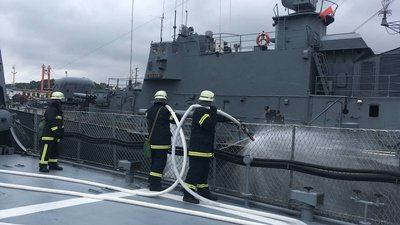 Пожежа на кораблі та спецоперація ВМС. У порту Одеси тривають навчання "Сі Бриз 2021" Пожежа на кораблі та спецоперація ВМС. У порту Одеси тривають навчання "Сі Бриз 2021"