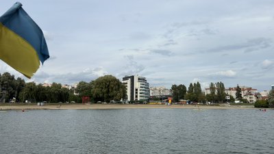 Вид на Молодіжний парк та річку Південний Буг у Хмельницькому
