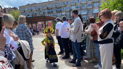 У Черкасах в сквері "Юність" святкували День вишиванки У Черкасах в сквері "Юність" святкували День вишиванки