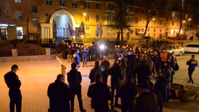 "Руки геть від ветеранів". Біля управління Нацполіції в Тернополі відбулася акція