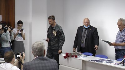 У Франківську нагородили 16 військових та волонтерів до Дня Героїв
