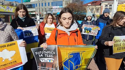 Полонених "азовців" чекають вдома. У Хмельницькому відбулась акція "Поверніть Героїв додому"