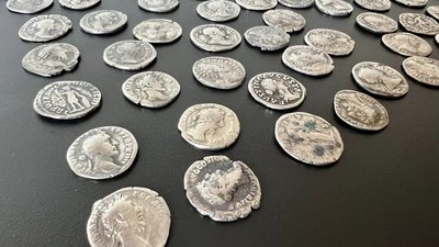 Відправили поштою старовинні монети. На Київщині викрили подружжя