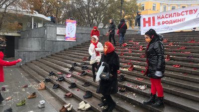 "Зло повинно бути покараним": в Одесі пройшла акція проти домашнього насилля "Зло повинно бути покараним": в Одесі пройшла акція проти домашнього насилля