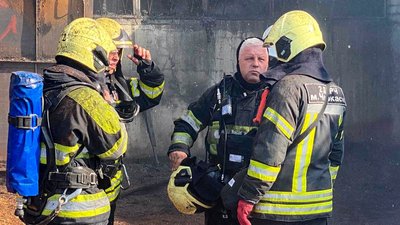 У Черкасах горіло приміщення деревообробного цеху. Пожежу ліквідували У Черкасах горіло приміщення деревообробного цеху. Пожежу ліквідували