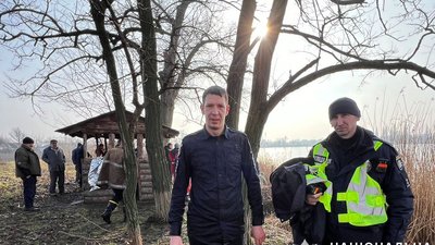 У Глобиному під кригу провалилися двоє чоловіків У Глобиному під кригу провалилися двоє чоловіків
