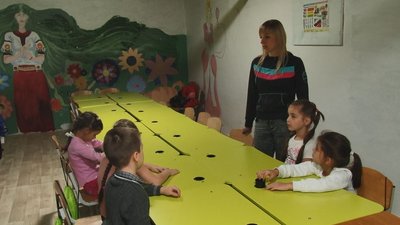 Із соняхами й калиною: у черкаському колегіумі розмалювали укриття