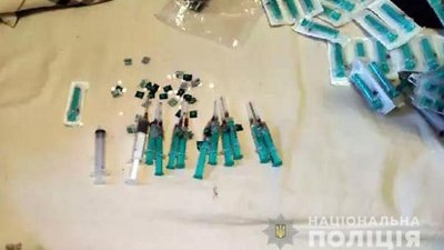 Херсонські поліцейські затримали групу наркодилерів Херсонські поліцейські затримали групу наркодилерів
