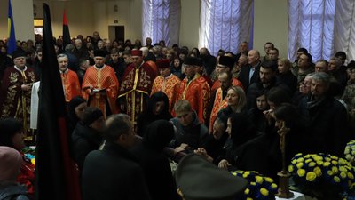 У Бовшеві на Франківщині попрощалися з полеглим Героєм України Дмитром Коцюбайлом на позивний Да Вінчі У Бовшеві на Франківщині попрощалися з полеглим Героєм України Дмитром Коцюбайлом на позивний Да Вінчі