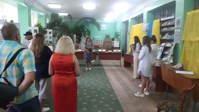 У рівненській бібліотеці відкрили виставку маріупольського художника У рівненській бібліотеці відкрили виставку маріупольського художника