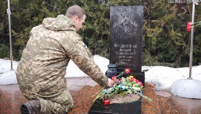 У Кропивницькому вшанували спецпризначенців, які загинули сім років тому під Дебальцевим У Кропивницькому вшанували спецпризначенців, які загинули сім років тому під Дебальцевим