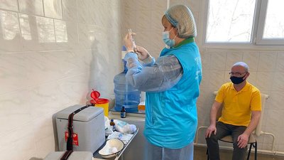 Одеських вчителів, які працюватимуть на ЗНО, вакцинували від COVID-19 Одеських вчителів, які працюватимуть на ЗНО, вакцинували від COVID-19