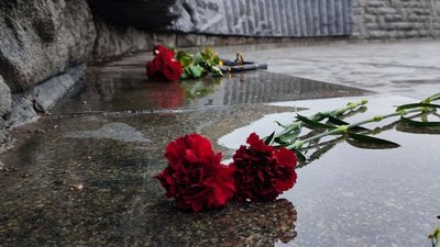 Покладання квітів з нагоди відзначення 78-ї річниці визволення Черкас від нацистських окупантів Покладання квітів з нагоди відзначення 78-ї річниці визволення Черкас від нацистських окупантів