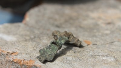 Одна з речей, знайдених під час розкопок Одна з речей, знайдених під час розкопок
