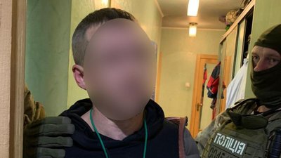 У Дніпрі поліція затримала чоловіка, який погрожував підірвати будинок У Дніпрі поліція затримала чоловіка, який погрожував підірвати будинок