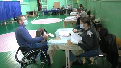 Проголосувати в інвалідному візку в Миколаєві: місія здійсненна Проголосувати в інвалідному візку в Миколаєві: місія здійсненна