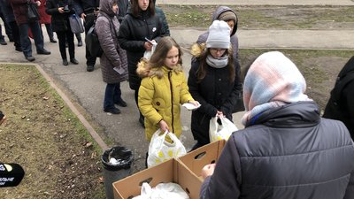 "Це допомога дуже гарна": для окремих категорій ВПО у Полтаві роздають гарячі обіди