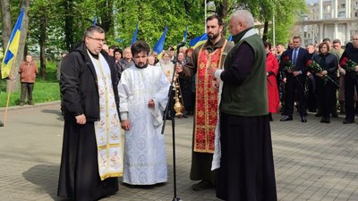 37-ма річниця аварії на ЧАЕС: у Черкасах вшанували роковини трагедії 37-ма річниця аварії на ЧАЕС: у Черкасах вшанували роковини трагедії