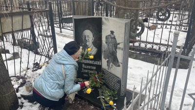 У Харкові вшанували памʼять Героїв Крут У Харкові вшанували памʼять Героїв Крут