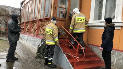 Єпархію УПЦ Московського патріархату виселили з дитсадка у Франківську: як це відбувалося Єпархію УПЦ Московського патріархату виселили з дитсадка у Франківську: як це відбувалося