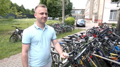 В ліцеї №2 у Луцьку розширили велопарковку до сотні місць В ліцеї №2 у Луцьку розширили велопарковку до сотні місць