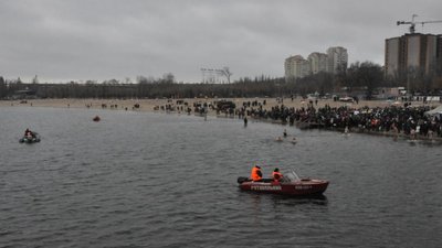 Понад 3000 рятувальників чергують біля ополонок на Водохреще – МВС