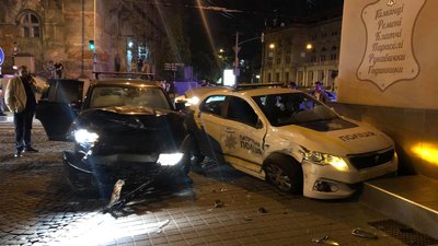 Супроводжували до лікарні дитину: у Львові трапилась ДТП за участі патрульних
