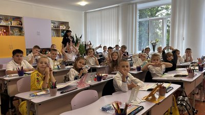 учні в школі