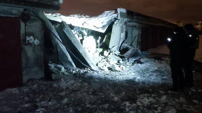 Наслідки влучання російського БпЛА в гаражний кооператив у Салтівському районі Харкова